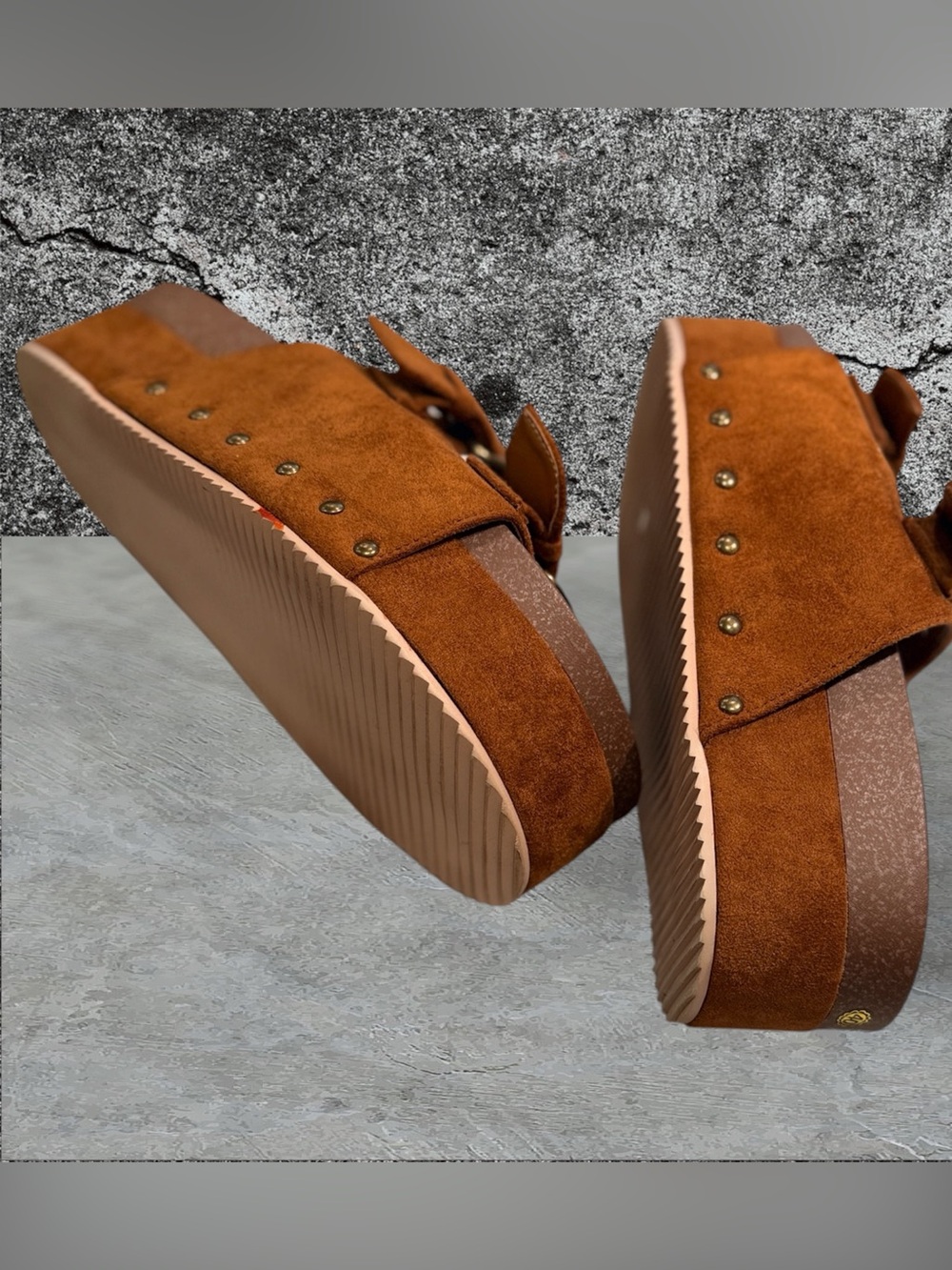 Women Size 10 Faux Suede Buckled Platform Mule Sandals - Picture 6 of 11